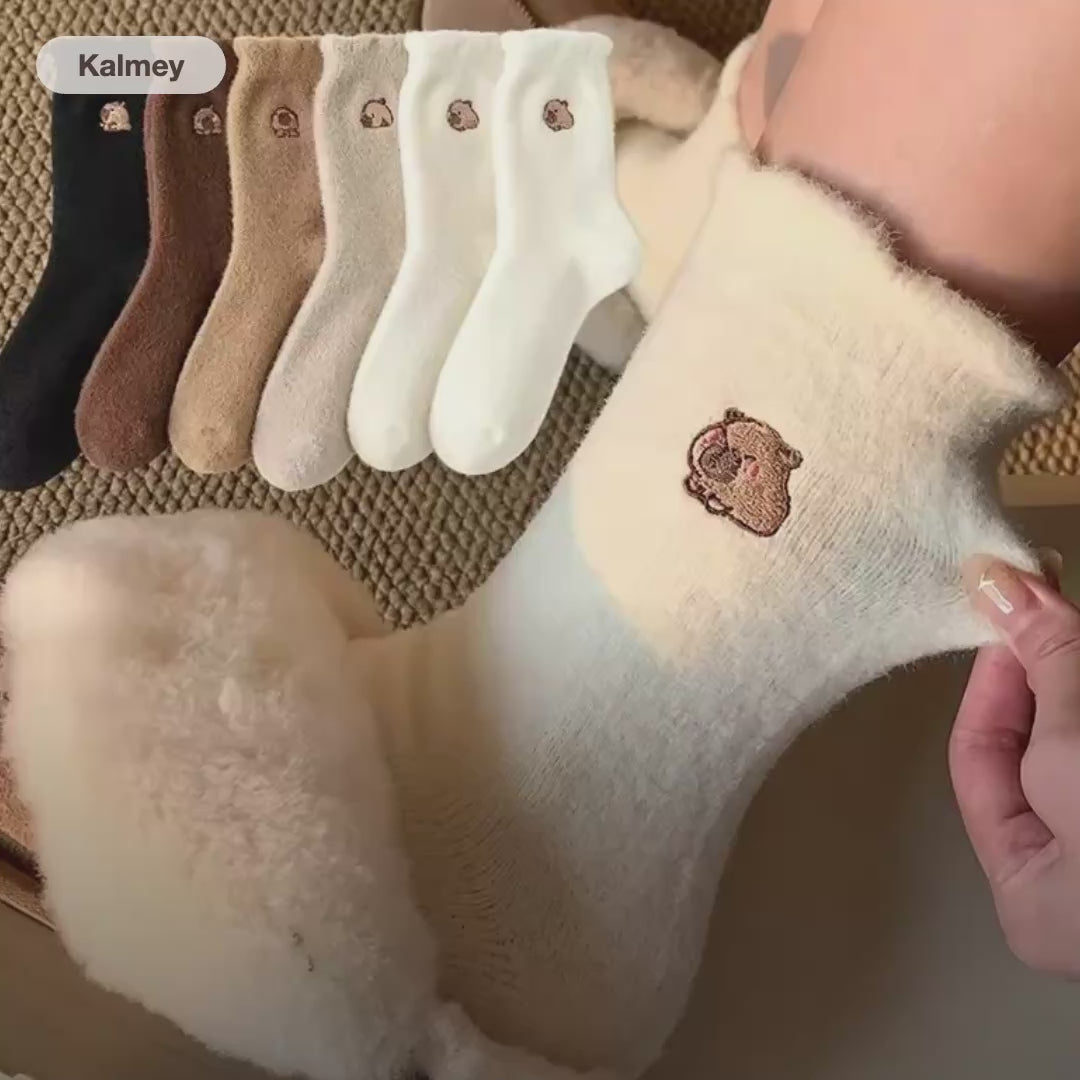 Vídeo de los calcetines peluditos con osito Kalmey